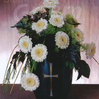 Urne mit Blumenschmuck