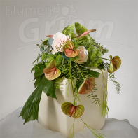 Urne mit Blumenschmuck