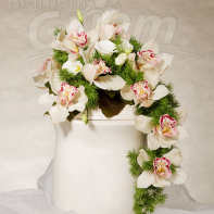 Urne mit Blumenschmuck