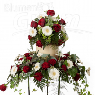 Urne mit Blumenschmuck